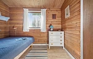 Легло или легла в стая в 2 Bedroom Lovely Home In Frederiksvrk
