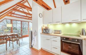 Η κουζίνα ή μικρή κουζίνα στο Ferienhaus Feldblick