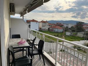 a balcony with a table and chairs and a view at House Kohili in Nea Vrasna