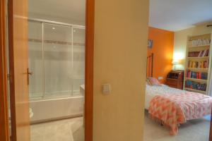 Posteľ alebo postele v izbe v ubytovaní Center Family Apartment by Hello Homes Sitges