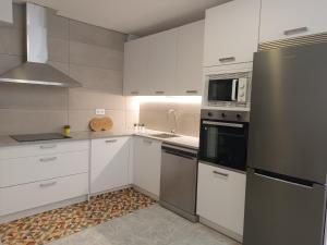 Kuchnia lub aneks kuchenny w obiekcie Vivienda en el casco histórico de Baiona