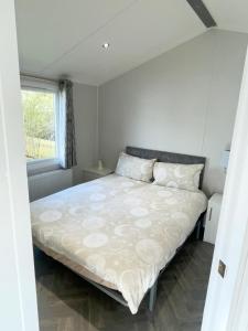 a bedroom with a large bed in a room at Modern homely Chalet in Tuxford in Askham