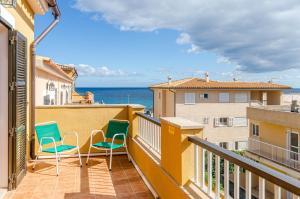 two chairs on a balcony with a view of the ocean at YourHouse Sol i Mar 2 beach apartment in Cala Mesquida
