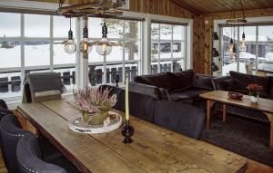 Χώρος καθιστικού στο 4 Bedroom Nice Home In Engerdal