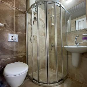 A bathroom at Held Hotel