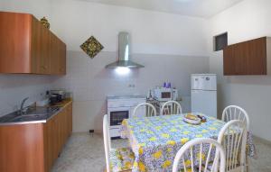 Köök või kööginurk majutusasutuses 2 Bedroom Nice Apartment In Pozzallo