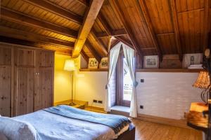 Ένα ή περισσότερα κρεβάτια σε δωμάτιο στο Pensión Antiguo Chalet de Zabala