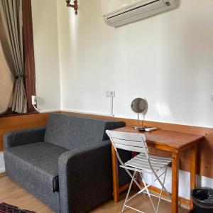 A seating area at Held Hotel
