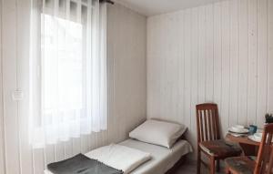 Llit o llits en una habitació de Beautiful Home In Miedzyzdroje With Kitchen