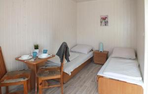 Ένα ή περισσότερα κρεβάτια σε δωμάτιο στο Cozy Home In Miedzyzdroje With Wifi