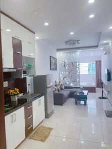 Kitchen o kitchenette sa Pearl Nha Trang Beach Apartment