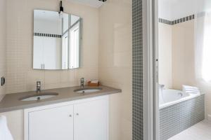 A bathroom at Appartamento Le Zagare