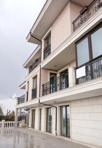 een gebouw met balkons aan de zijkant bij New Colorful 1BD Getaway with an Amazing Sea View in Varna