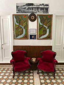 A seating area at Held Hotel