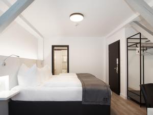 Postel nebo postele na pokoji v ubytování DORMERO Hotel Worms