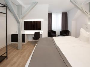 Postel nebo postele na pokoji v ubytování DORMERO Hotel Worms