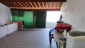 a room with a green tent and a table at Pico do Jaraguá in São Paulo