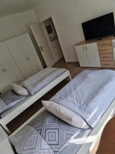 Een bed of bedden in een kamer bij Ferienwohnung Kleve Kellen