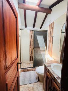 Ένα μπάνιο στο Apartamento El Refugio