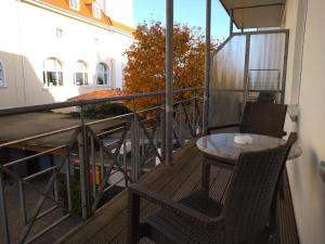 a balcony with a table and chairs on a balcony at Hotel Esplanade & Aparthotel Rialto in Binz