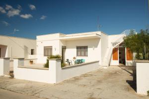 a white house with a courtyard in front of it at La Dimora Lucia by Paf in tour in Torre Suda