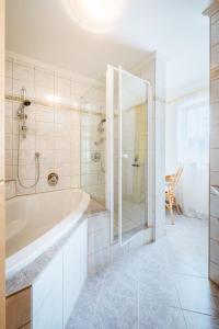 Ένα μπάνιο στο Ferienhaus Comfort