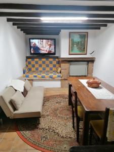 a living room with a couch and a table at LA FUENTONA in Muñorrodero