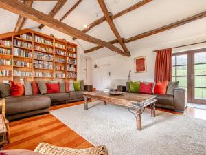 a living room with couches and a table at 5 Bed in Threlkeld SZ270 in Threlkeld