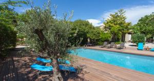 Swimmingpoolen hos eller tæt på Le Mas de Bertagne studio kitchenette terrasse piscine