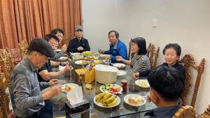 Eten bij of ergens in de buurt van het hotel

