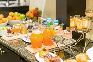 Makanan di atau berdekatan hotel