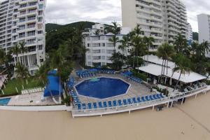 Hotel Acapulco Malibuの敷地内または近くにあるプールの景色