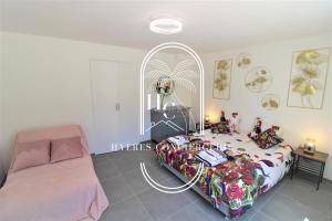 Gallery image of Appartements Plage des oursinières Pieds dans l'eau Plage-Parking-Wifi BY HC in Le Pradet +55 photos