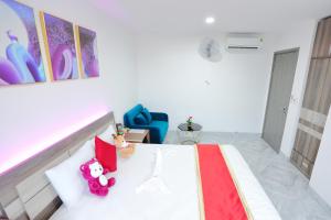 Postel nebo postele na pokoji v ubytování SKY HOTEL