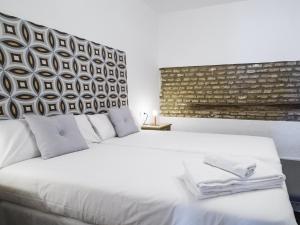 Säng eller sängar i ett rum på Apartamentos Los Venerables