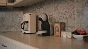 Příslušenství pro přípravu čaje a kávy v ubytování Gastenverblijf 't Hof van Eden