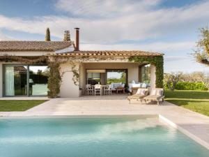The swimming pool at or close to Mas de Torrent Hotel & Spa, Relais & Châteaux