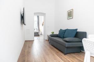 a living room with a couch and a wooden floor at Stunning 2BR Apartment Perfect for 4 people in Vienna