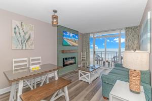 Χώρος καθιστικού στο Stunning Double Unit Condo-Both Newly Renovated with Spectacular Views- Atlantica 451/452