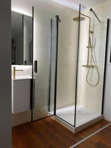 a shower with a glass door in a bathroom at Chambre privé à deux pas de la gare in Montauban-de-Bretagne