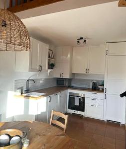 Kuchyň nebo kuchyňský kout v ubytování Apartamento en el centro de Llivia