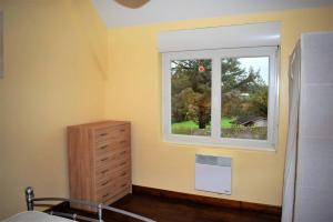 Fotografia z galérie ubytovania Maison bretonne rénovée avec WIFI et jardin clos à LANDRELLEC ref 249 v destinácii Pleumeur-Bodou