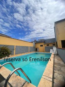 a swimming pool on the roof of a building at Casa para temporada baixada santista in Solemar