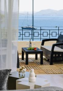 Billede fra billedgalleriet på Varkiza Sea Front Residence by First Class Properties i Vári