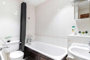 Chic 3-Bed Mews Townhouse By LiveStay Short Lets & Serviced Accommodation St John's Wood With Free WiFi