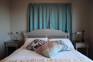 Cama ou camas em um quarto em Pacific View Bed and Breakfast