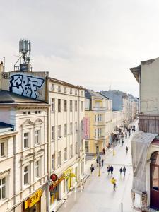 a city street with people walking down a street at roomspoznan pl - Apartamenty i Pokoje Półwiejska 20 - 24h self check-in in Poznań