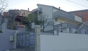 Edifici on està situat l'hostal o pensió