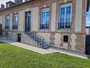 a brick building with stairs and windows at Les Fougères in Honfleur
