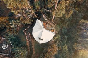 an overhead view of an umbrella on a house at Glamping Lumbre in Salento